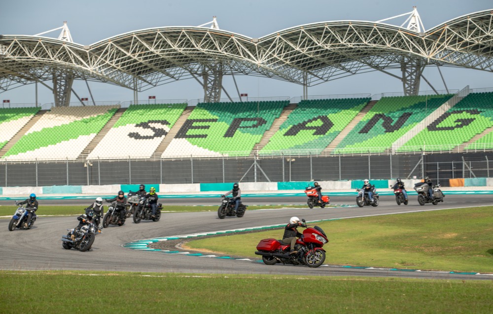 https://v3i.rweb-images.com/www.autoindy.net/images/editor/Lap_of_Honor_2_(Autoindy_Web).jpg