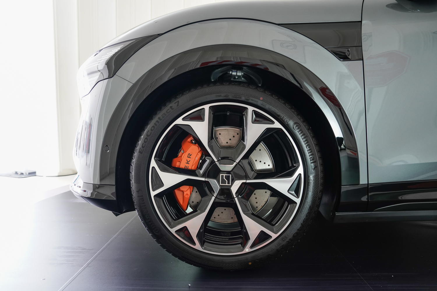 https://v3i.rweb-images.com/www.motorworldthailand.com/images/editor/ZEEKR_7X_(5).jpg